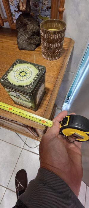 Móvel de cozinha com acabamento em Castanho