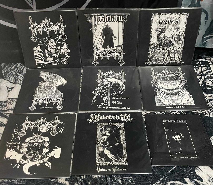 Vários discos de Vinyl Black Metal