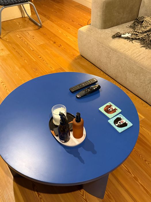 Mesa de sala de estar AZUL circular escandinava