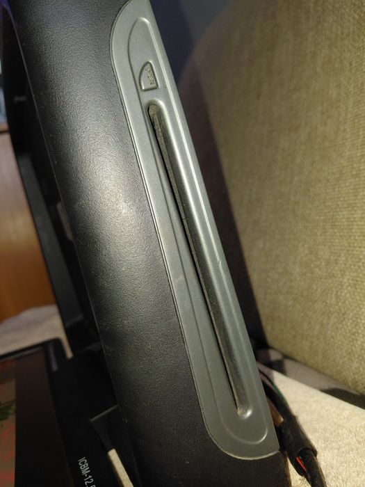 Monitor sufitowy z odtwarzaczem DVD