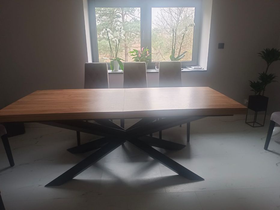 Stół rozkładany na pająku