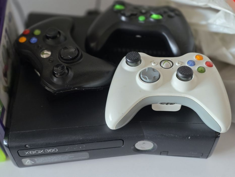 Xbox 360 slim plus kinect