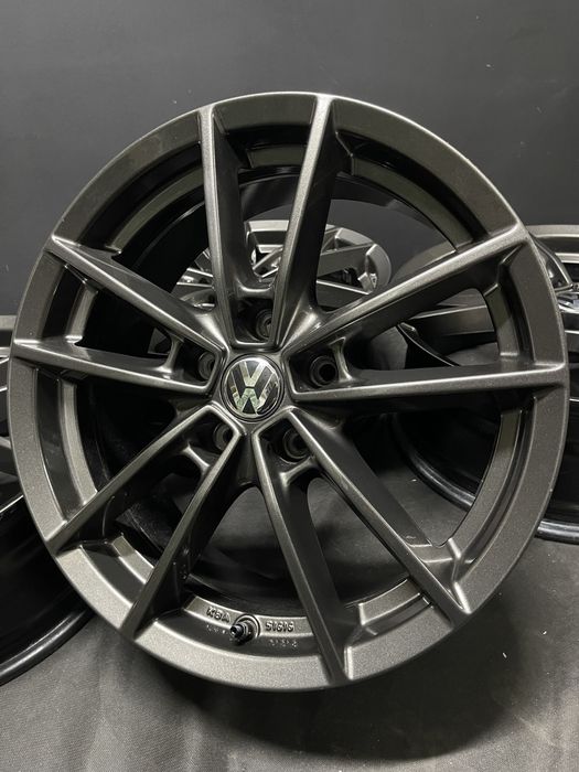 Диски R17 5x112 Et40 7J. Volkswagen Tiguan Passat B8 B7 B6 Jetta Golf Touran Caddy CC Audi Q3 Q2 Skoda Kodiaq Karoq Octavia A8 A7 A5 Superb