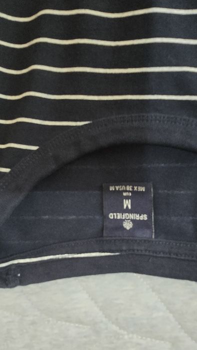 Camisola Springfield Tamanho M
Azul e branco.
Em ótimo estado.