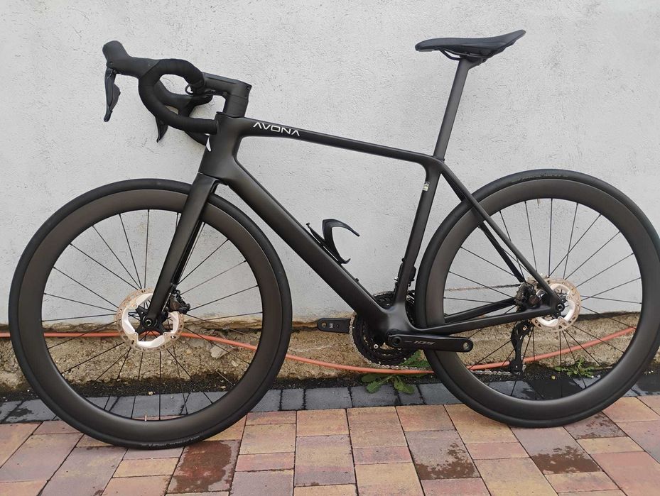 Rower szosowy AVONA Velum - jak nowy 105 di2, koła carbon, trek madone