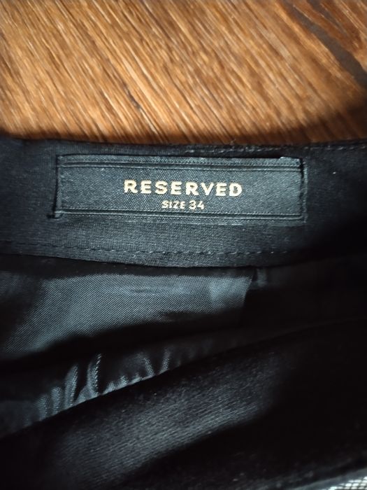 Elegancka ołówkowa spódnica, Reserved, rozmiar 34. Czarno kremowa