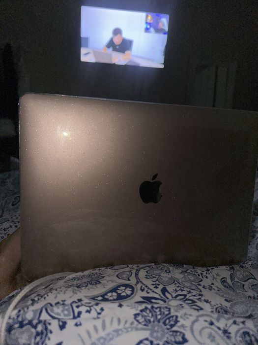 MacBook Air 13" — Intel i5 | 8GB RAM | 500GB SSD