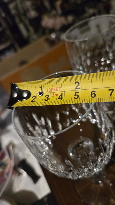 Kieliszki kryształowe.