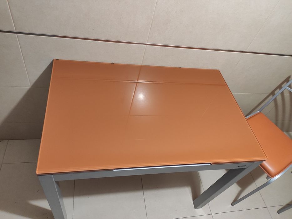 Mesa de vidro praticamente nova