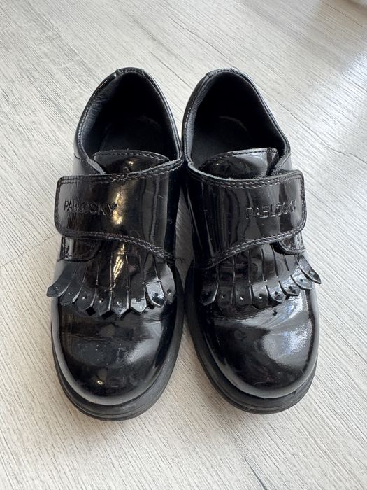 Шкіряні туфлі для дівчинки фірми pablosky