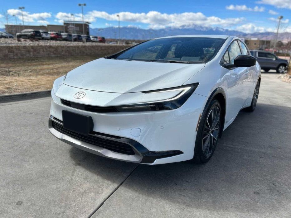 Toyota Prius Limited      2024
