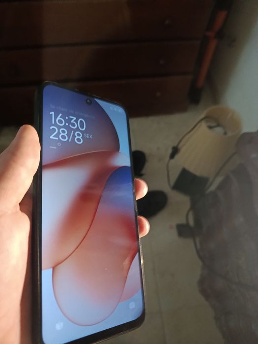 Vendo redmi 12 semi-novo com 256gb e 8gb RAM