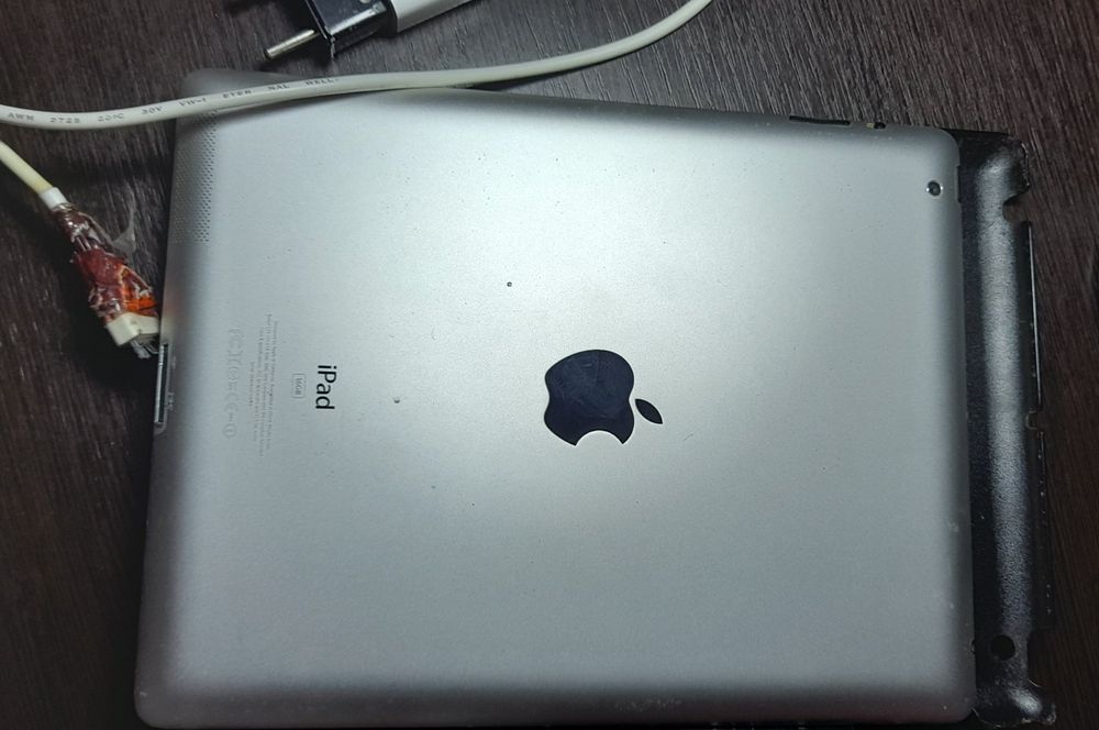 Планшет iPad 16GB Model A1395