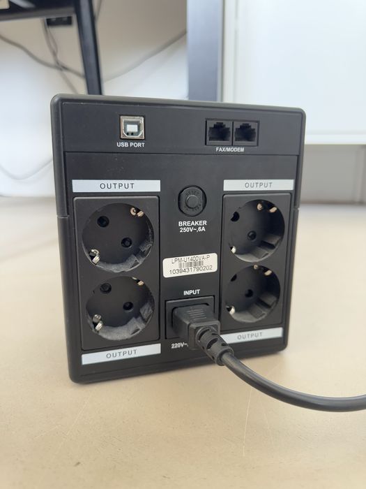 UPS LogicPower 1400VA / 840W
