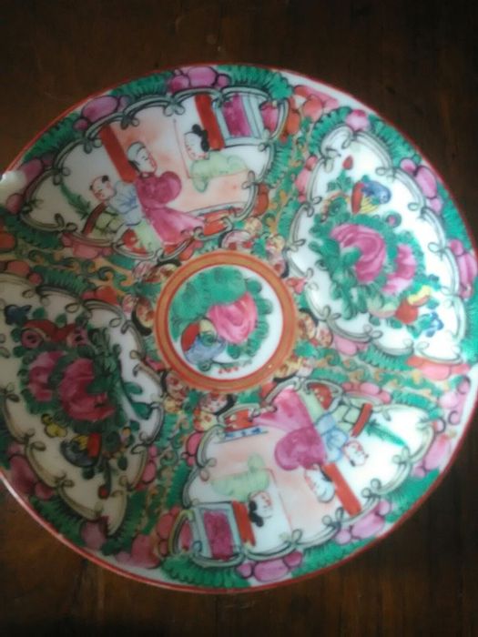 Decorative plates.441492255351121921