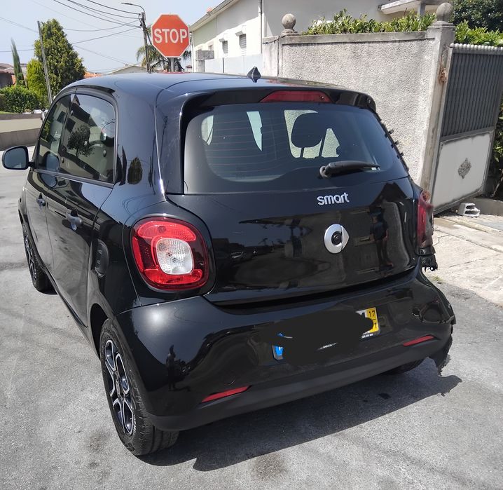 Vendo smart for two  passion 0.9 de 2017 nacional com 49 mil km  acidentado salvado