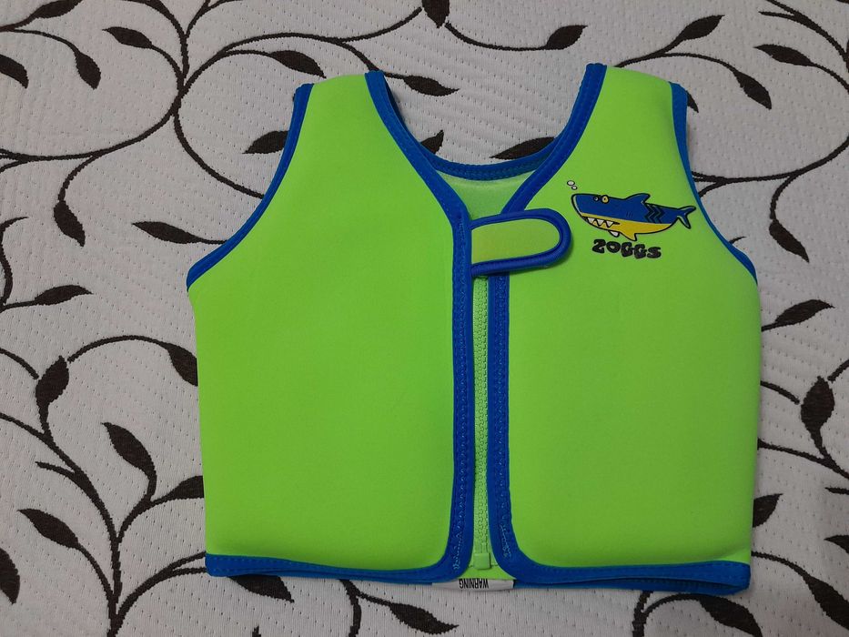 Плавательный жилет на ребенка 2-3 лет (вес 15-18кг), фирмы Zoggs