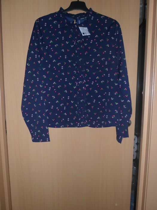 blusa nova com etiqueta para mulher da marca Lefties