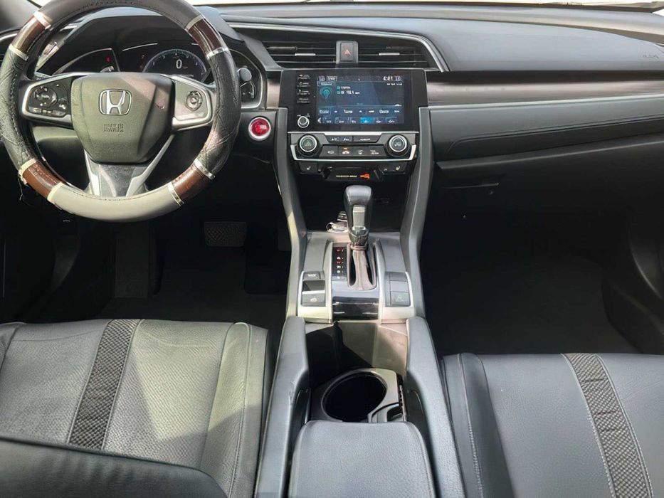 Honda Civic EX-L      2019