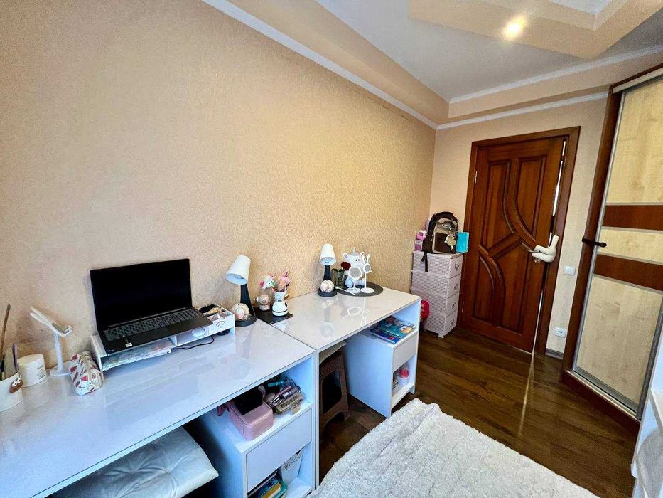 Продам 3-х комнатную квартиру район "80 школы"