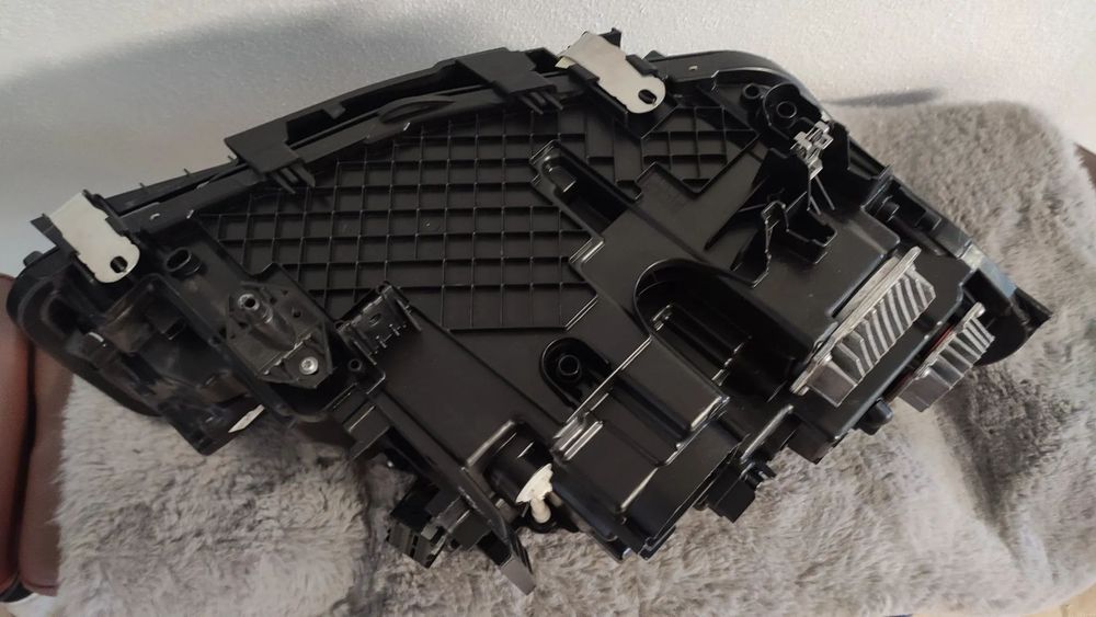 Farol esquerdo Led Laser BMW G30 lci