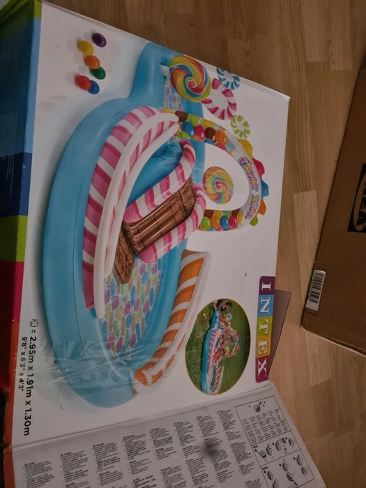 Basen ze zjeżdżalnią