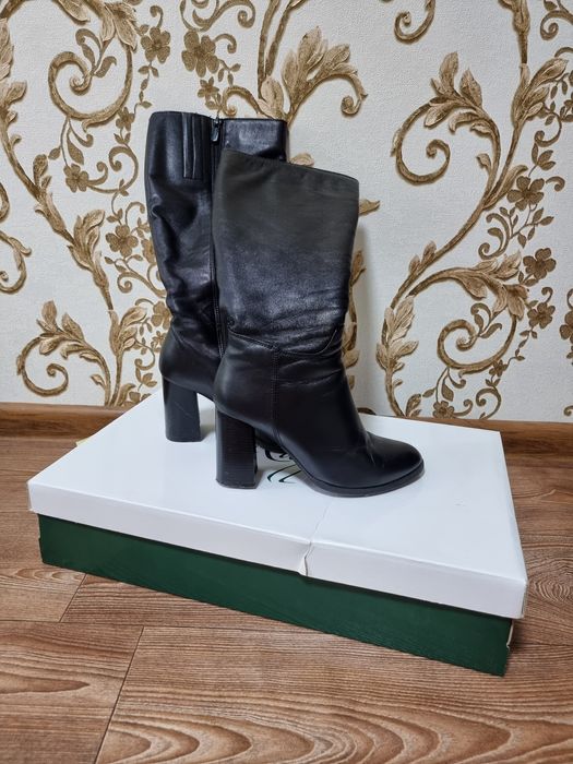 Демисезонные кожаные сапоги 37 р.