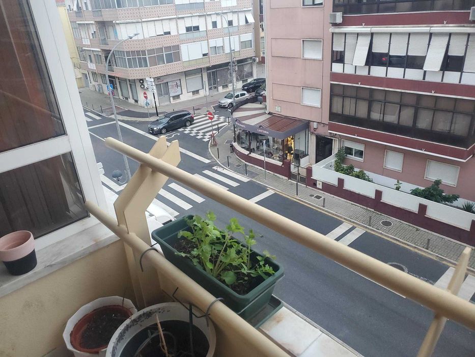 Quarto Solteiro na Amadora , junto ao Metro Amadora Este