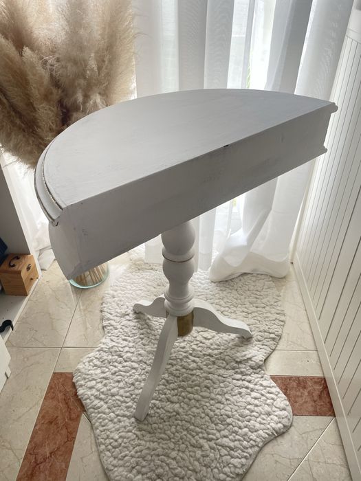 Mesa de apoio vintage branca – meia-lua