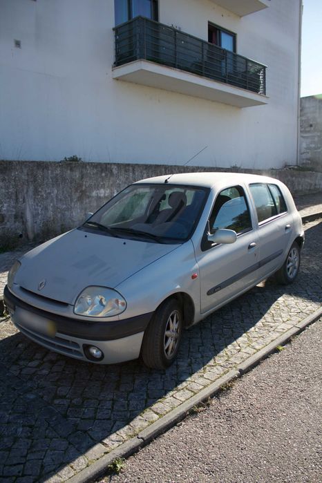 Renault Clio 1.2 (Ano 2000 / Mês 12) – Para Peças ou Reparação