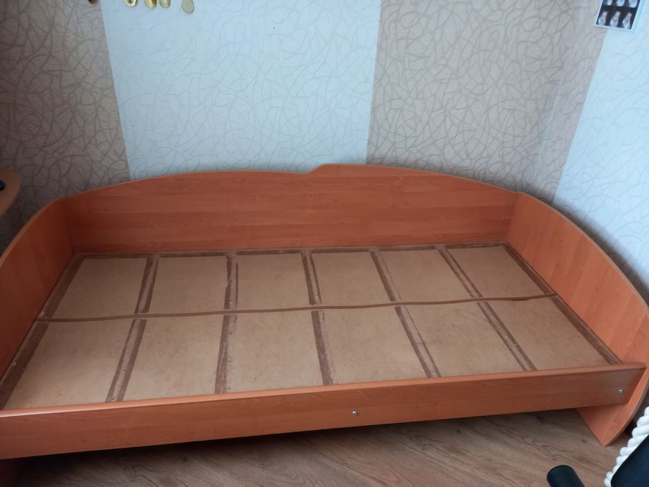 Ліжко односпальне.