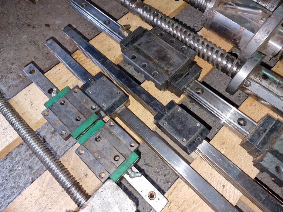 Prowadnice liniowe śruby kulowe