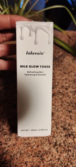 Mleczny toner do twarzy