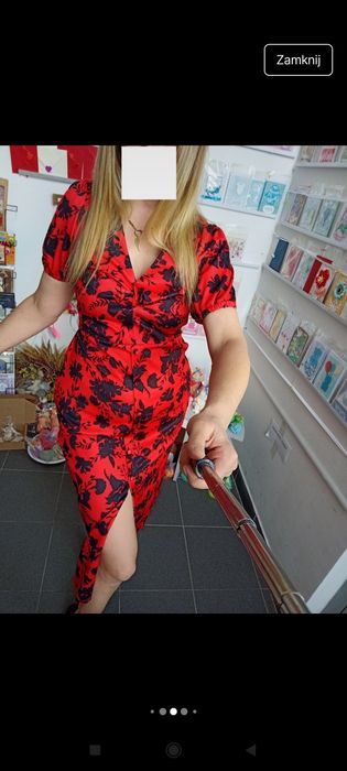 River Island czerwona sukienka w czarne róze .