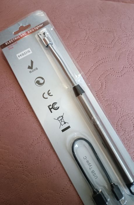 Це імпульсна USB запальничка з гнучкою трубкою для газовиш плит