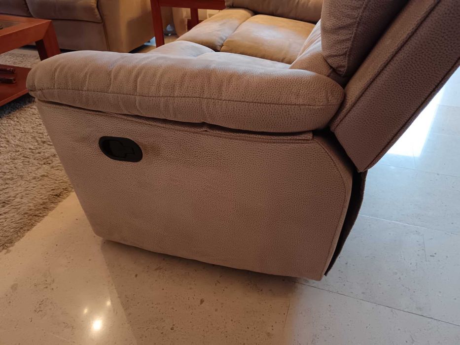 Conjunto sofás com avanço pernas
