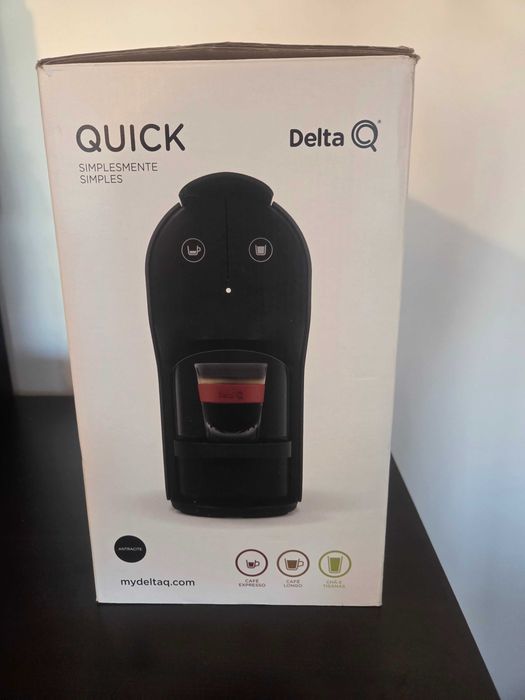 Máquina café Delta Q Quick c/ oferta conj. copos
