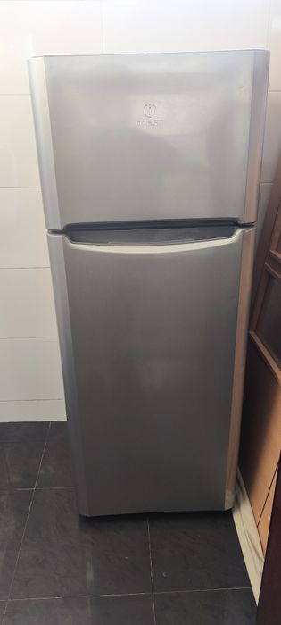 Frigorífico marca indesit