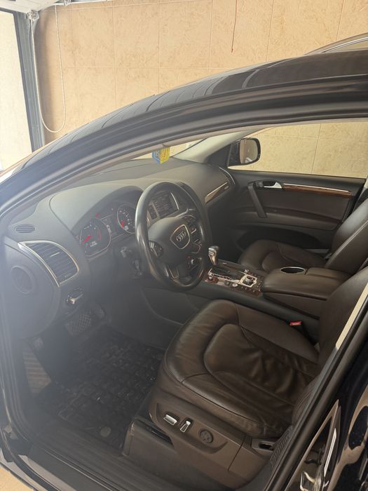 Audi Q7 2013 рік