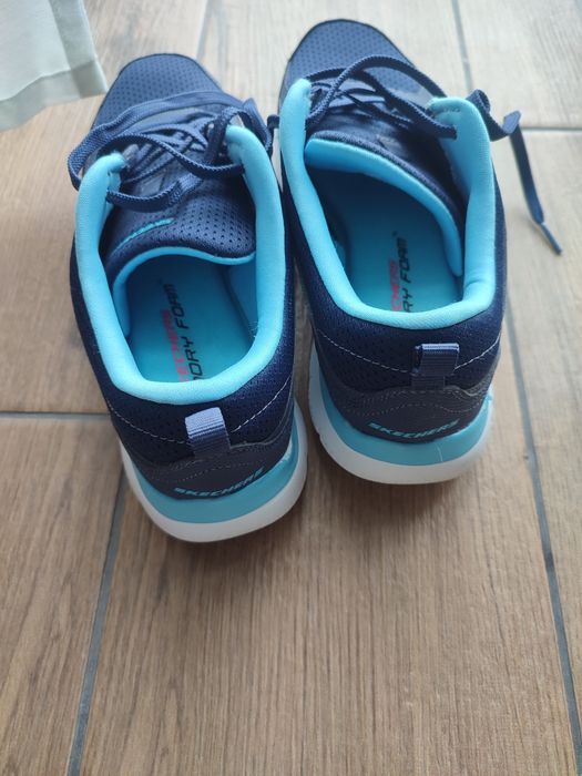 Кросівки Skechers стан нових