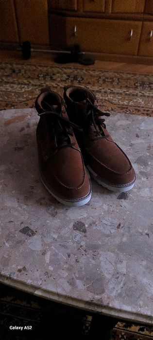 Продам новые зимние ботинки CLARKS  размер 42 ,5