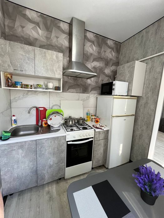 Посуточно двух комнатная квартира Центр