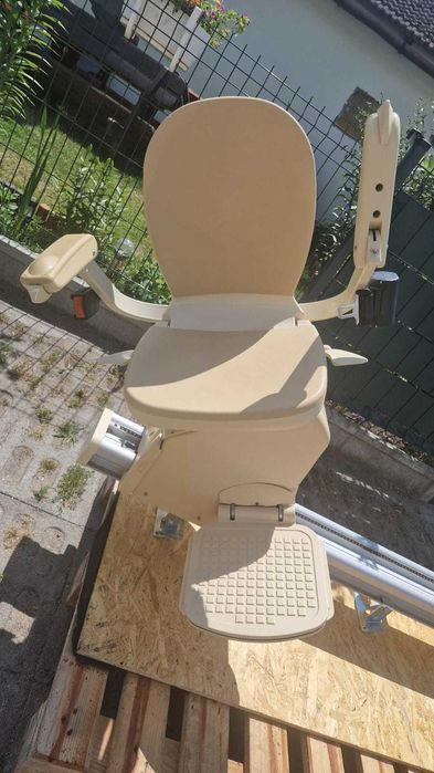 Winda schodowa zewnętrzna Brooks krzesło podnośnik inwalidzka prosta