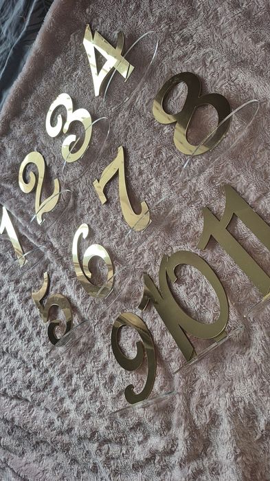 Złote numerki na stoły ślub i wesele