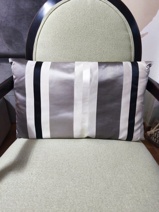 Vendo conjunto de cortinados e almofada do Gato preto