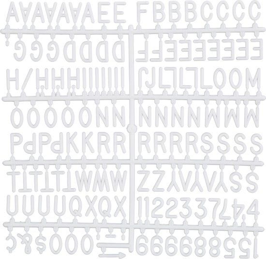 Tablica z literami informacyjna.RELAXDAYS