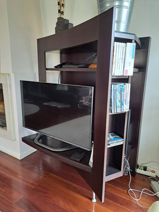 Movel TV com pernas em inox