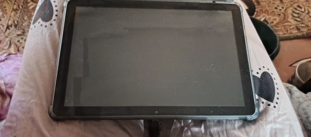 Планшет Oscalo с чехлом