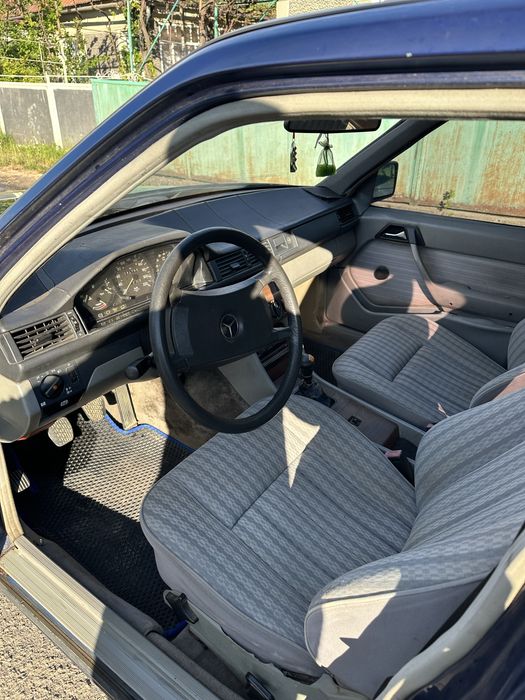 Mercedes W124 E230