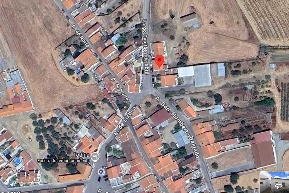 Casa para recuperar com quintal em Figueira de Cavaleiros